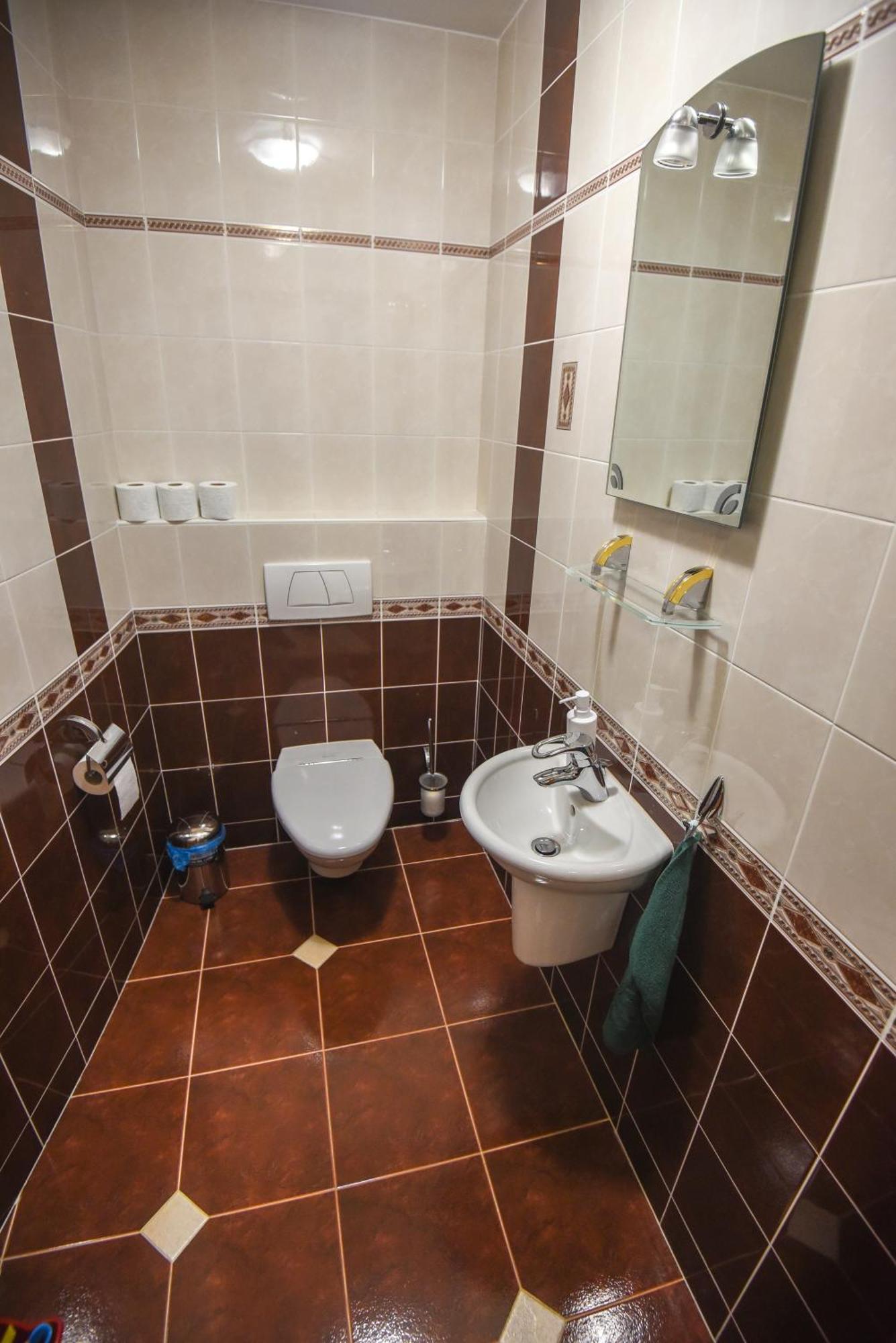 Apartmanhaz *